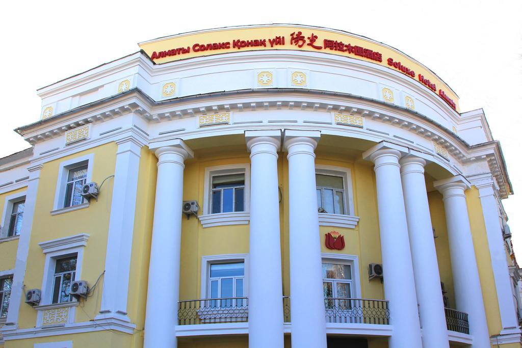 Soluxe Hotel Almaty Extérieur photo