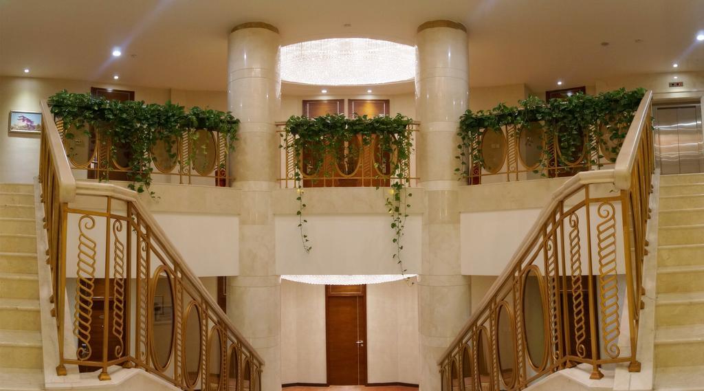 Soluxe Hotel Almaty Extérieur photo