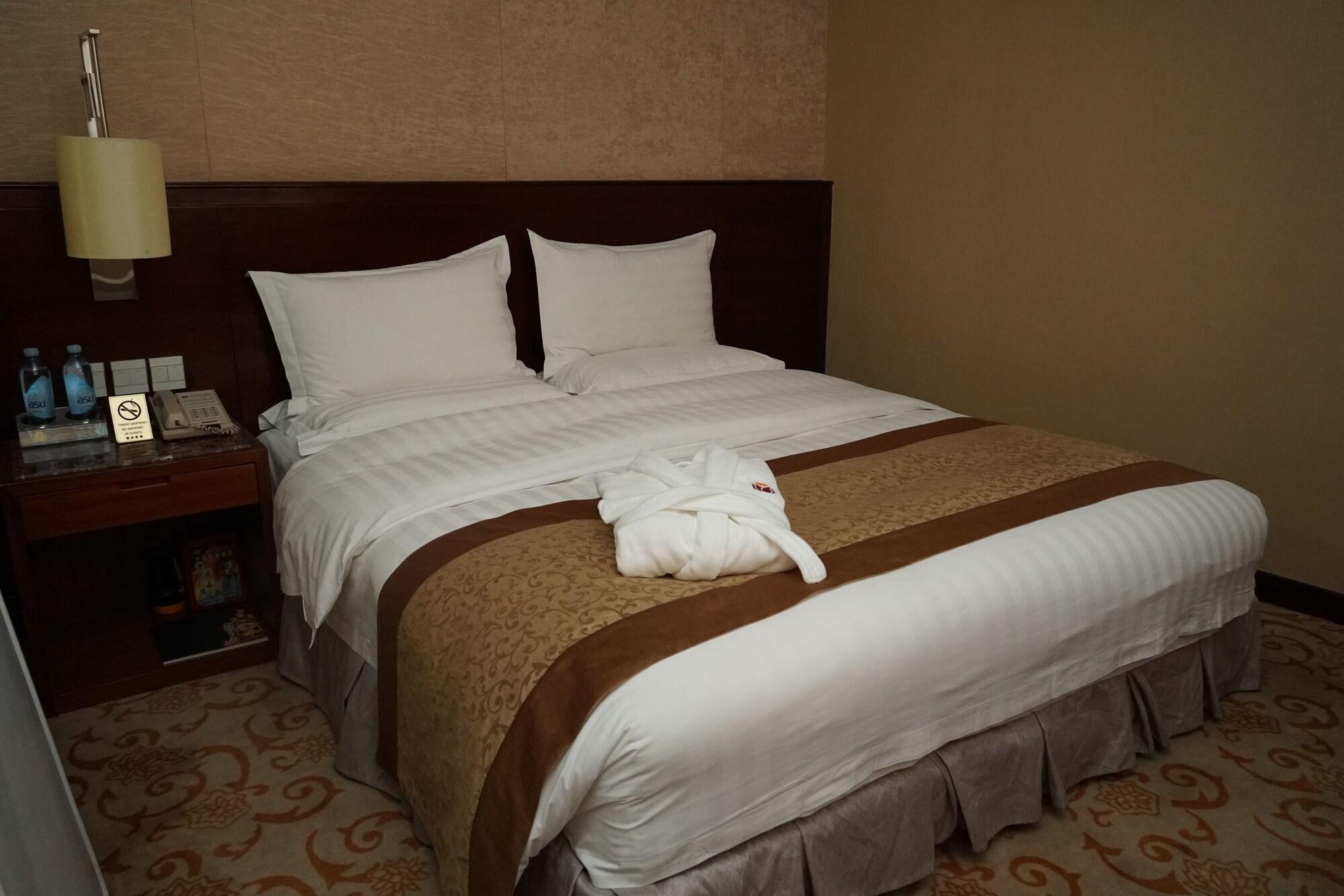 Soluxe Hotel Almaty Extérieur photo