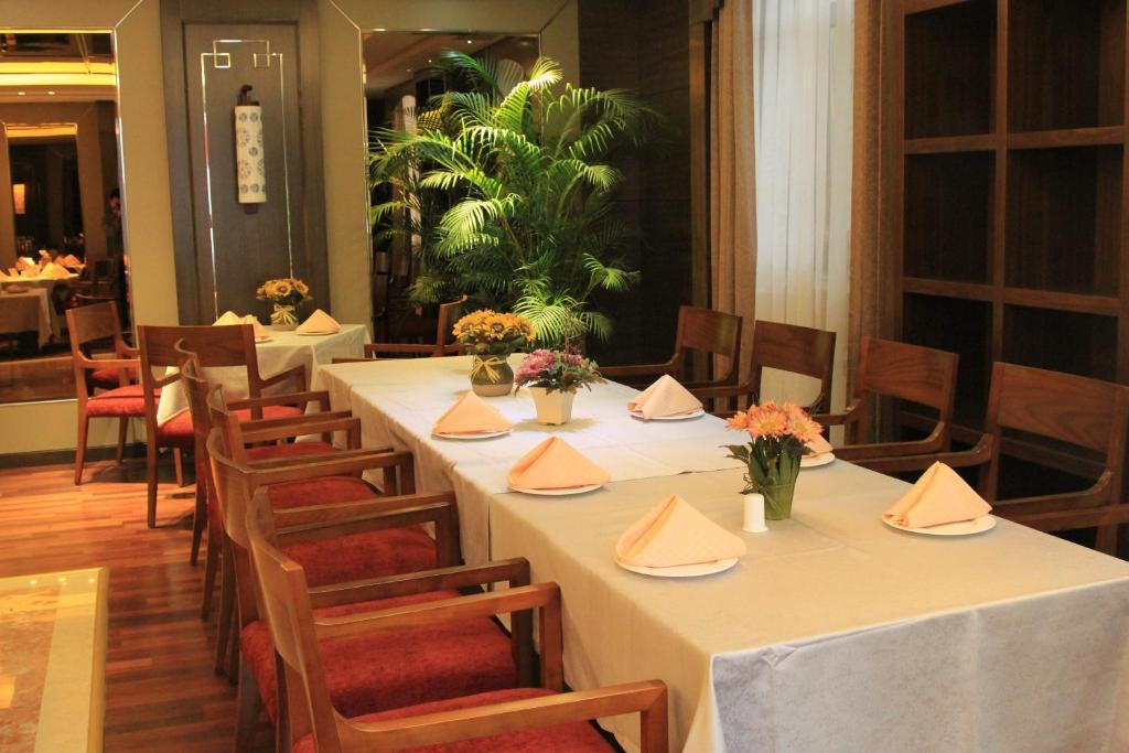 Soluxe Hotel Almaty Extérieur photo