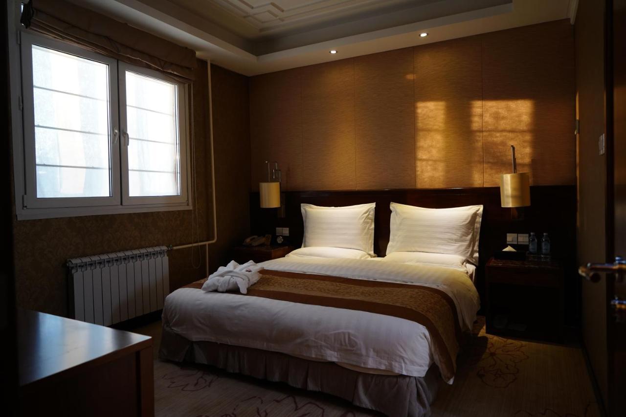 Soluxe Hotel Almaty Extérieur photo