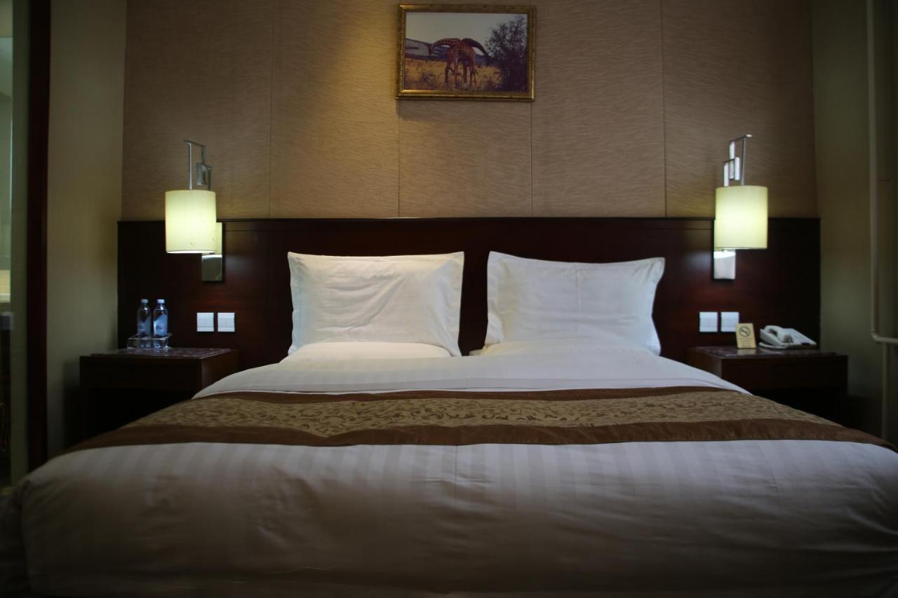 Soluxe Hotel Almaty Extérieur photo