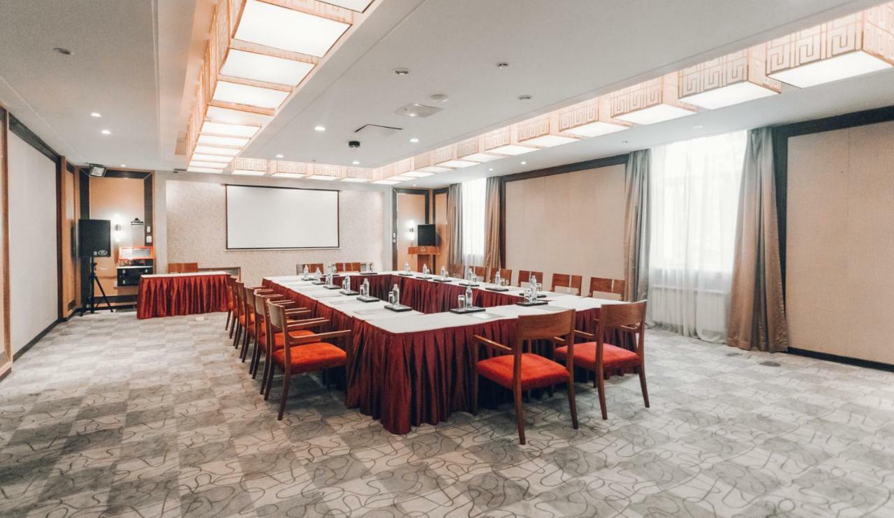 Soluxe Hotel Almaty Extérieur photo