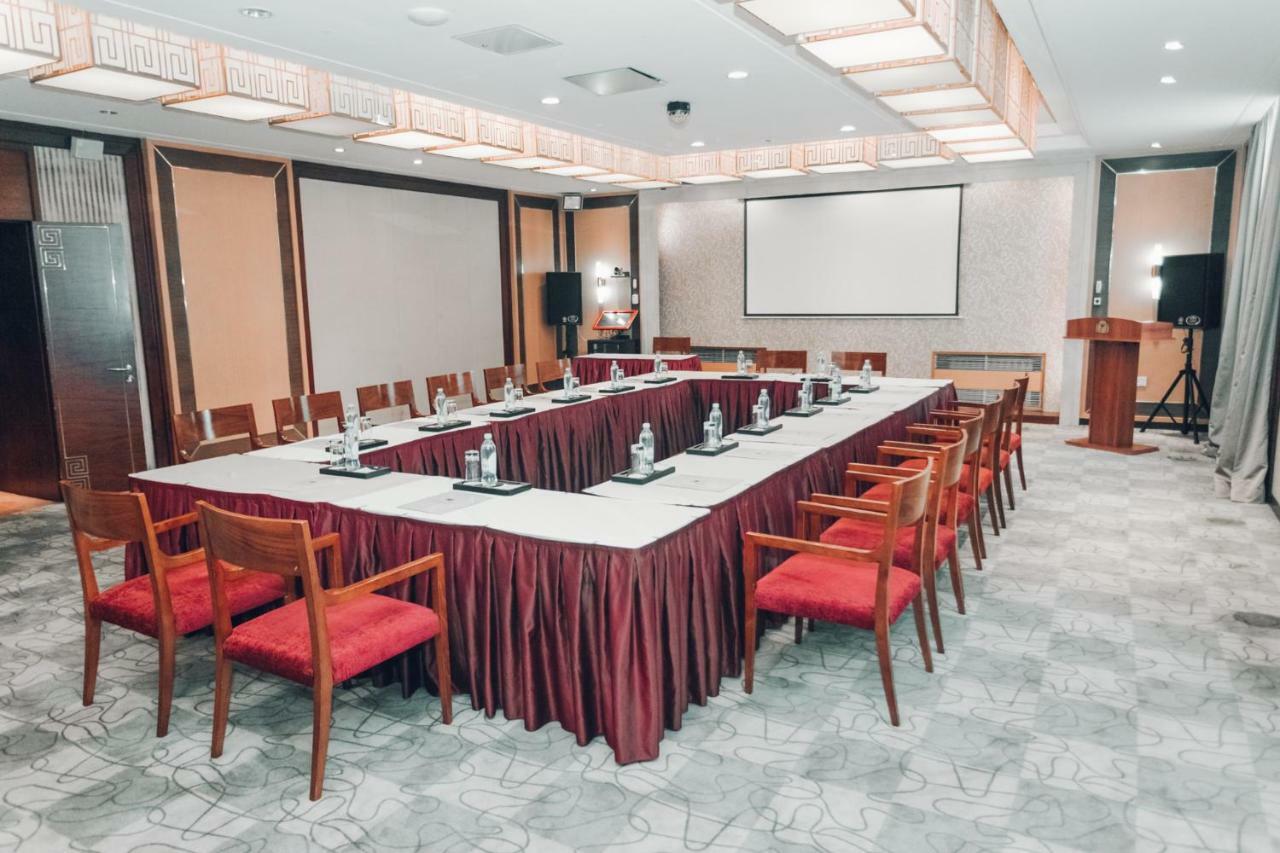 Soluxe Hotel Almaty Extérieur photo