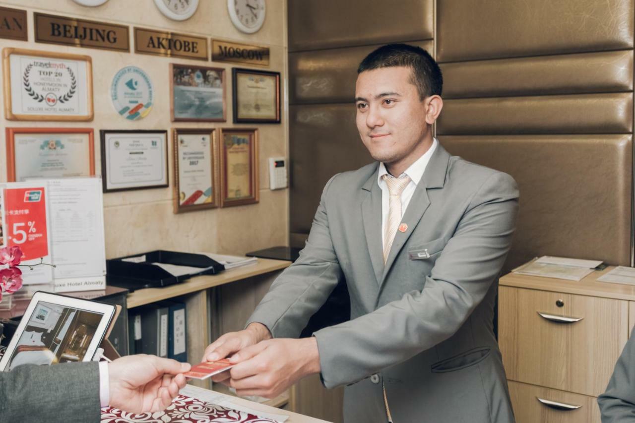 Soluxe Hotel Almaty Extérieur photo